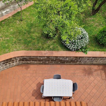 Il Giardino Dei Gigli Apartment Meta Luaran gambar