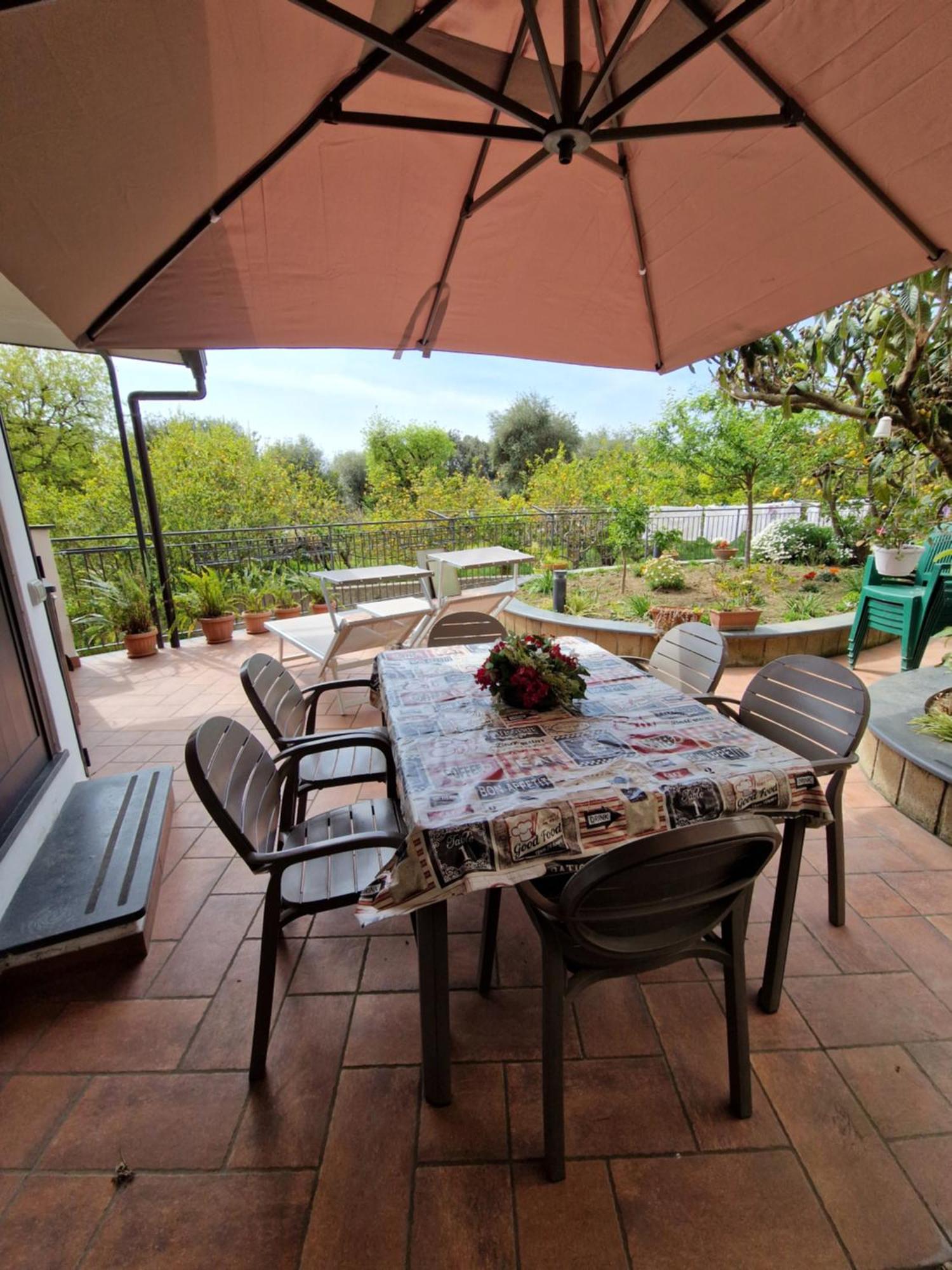 Il Giardino Dei Gigli Apartment Meta Luaran gambar