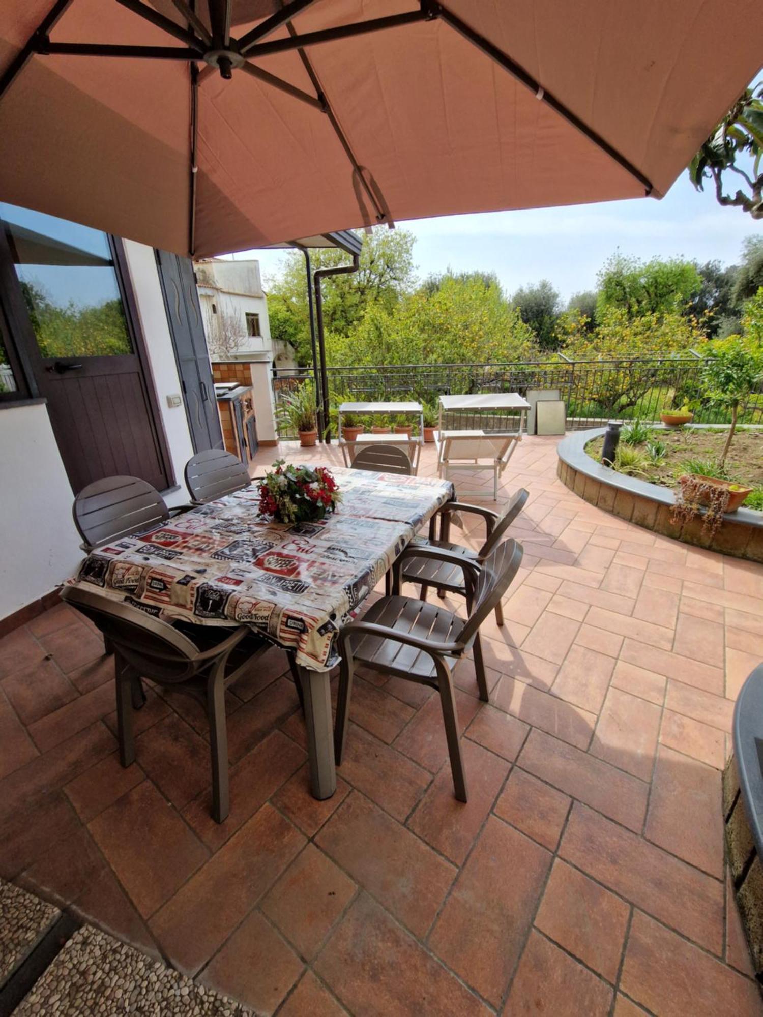 Il Giardino Dei Gigli Apartment Meta Luaran gambar