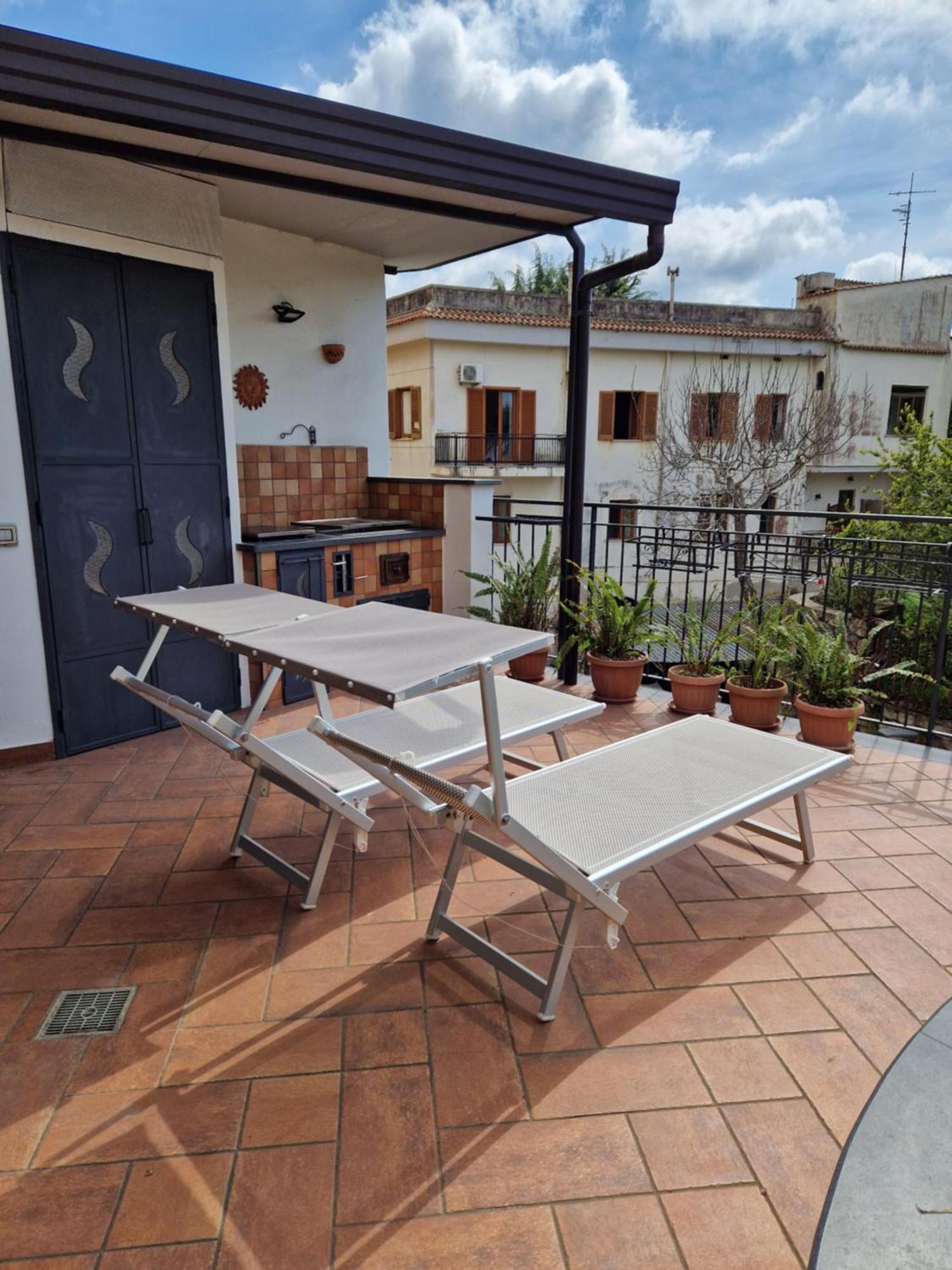 Il Giardino Dei Gigli Apartment Meta Luaran gambar