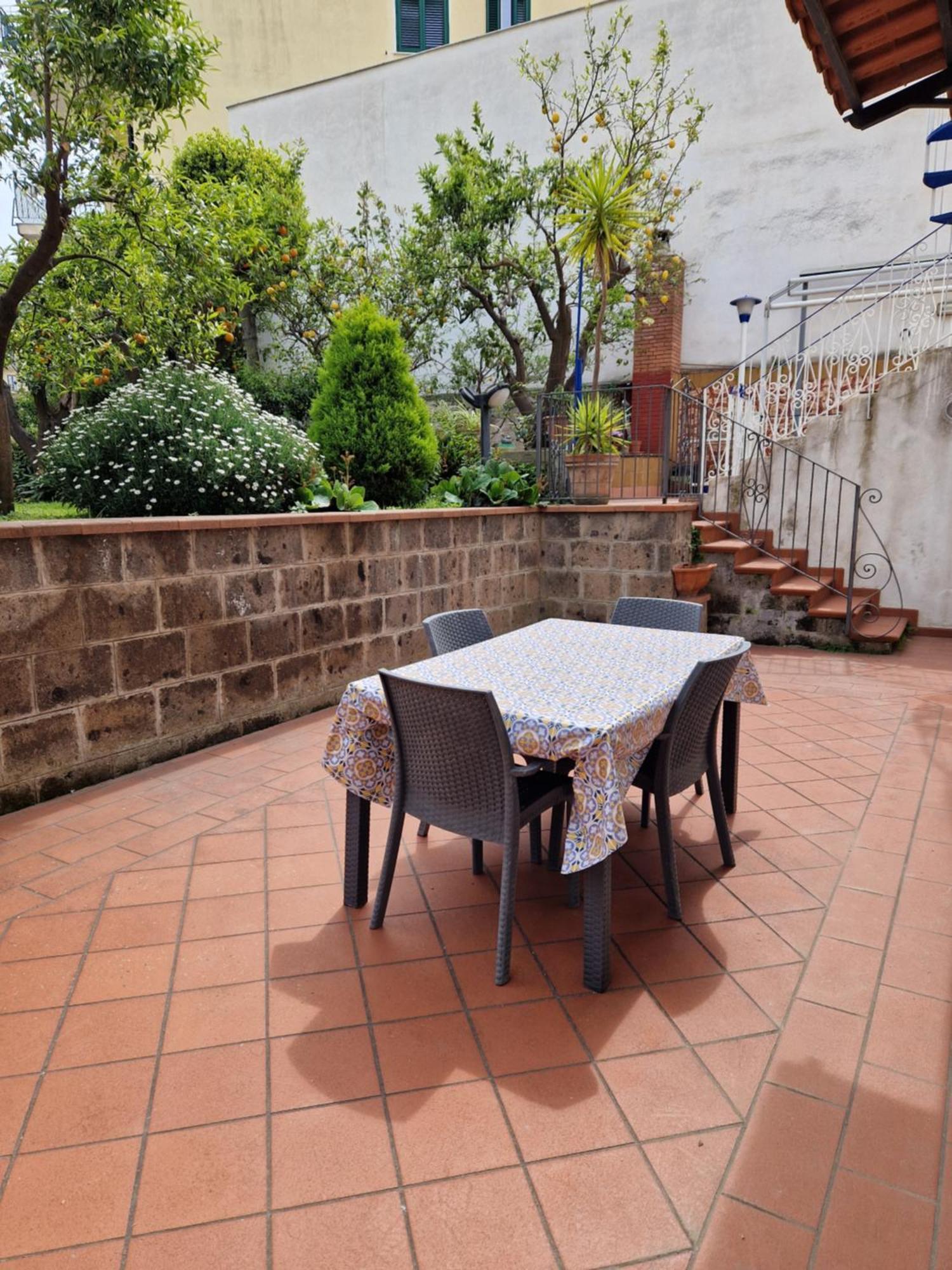 Il Giardino Dei Gigli Apartment Meta Luaran gambar