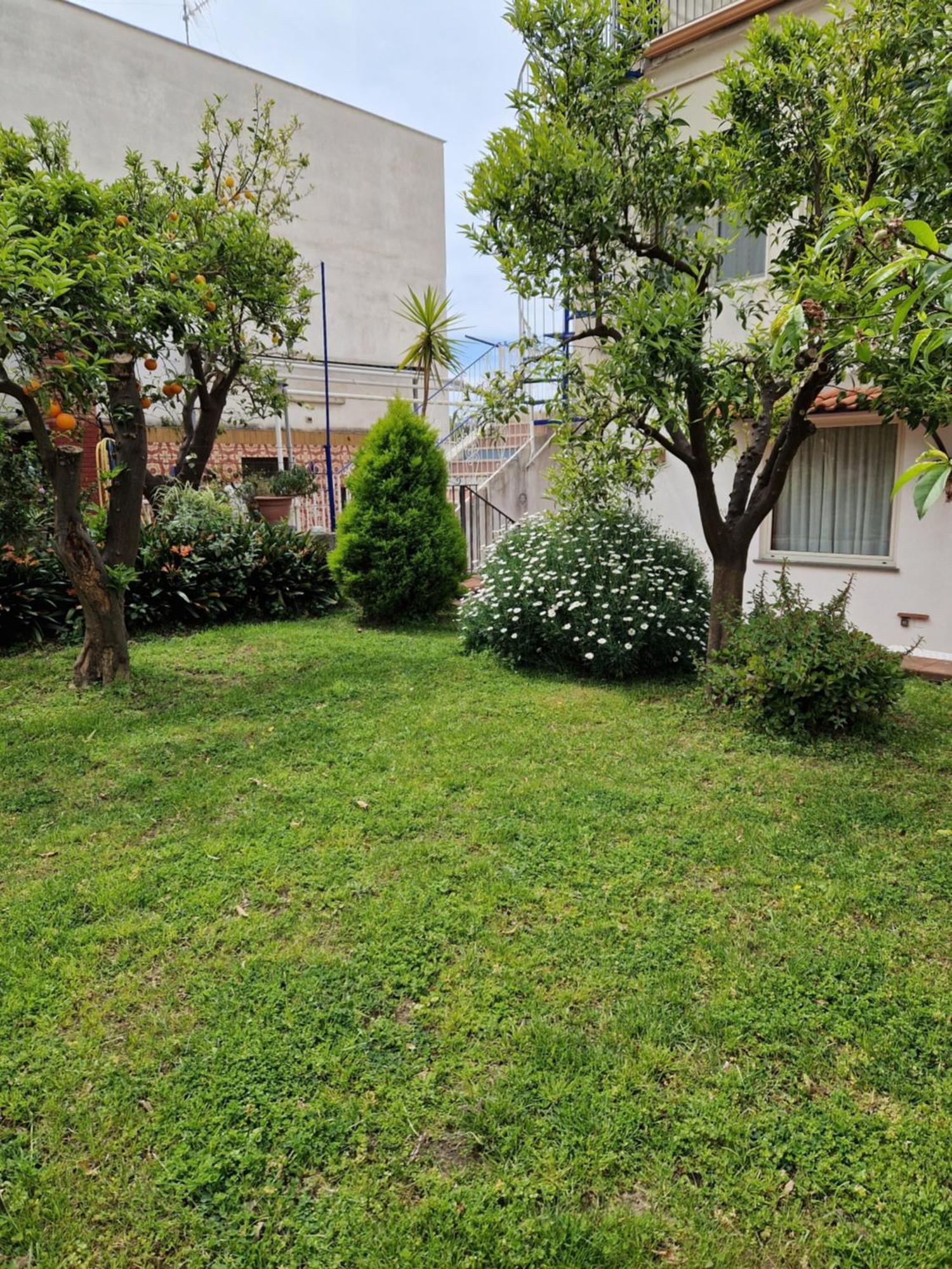 Il Giardino Dei Gigli Apartment Meta Luaran gambar