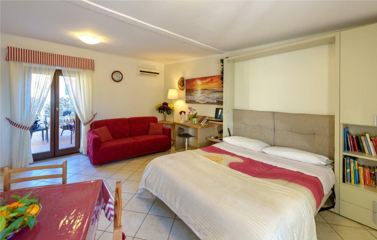 Il Giardino Dei Gigli Apartment Meta Luaran gambar