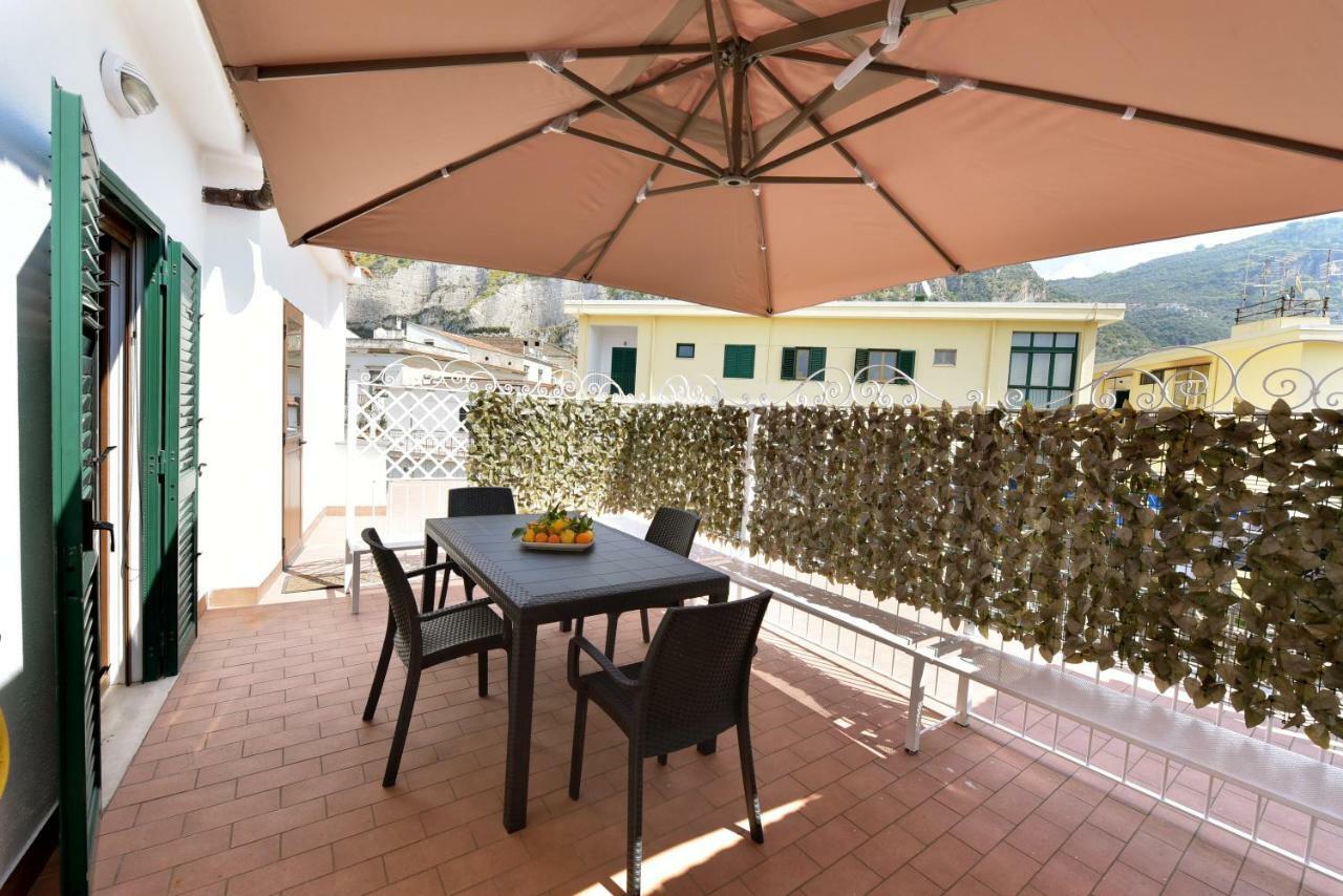 Il Giardino Dei Gigli Apartment Meta Luaran gambar
